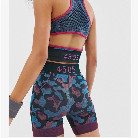 Seamless Set : Crop Top & Shorts in Camo Jacquard - Picture 7 of 8